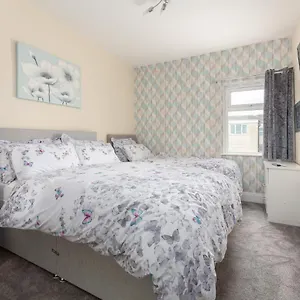 Eden - Family Apartment, Wifi & Parking Apartment Blackpool