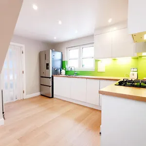 Modern And Spacious Double&king Bedrooms Both With Private Bathrooms Homestay Edinburgh